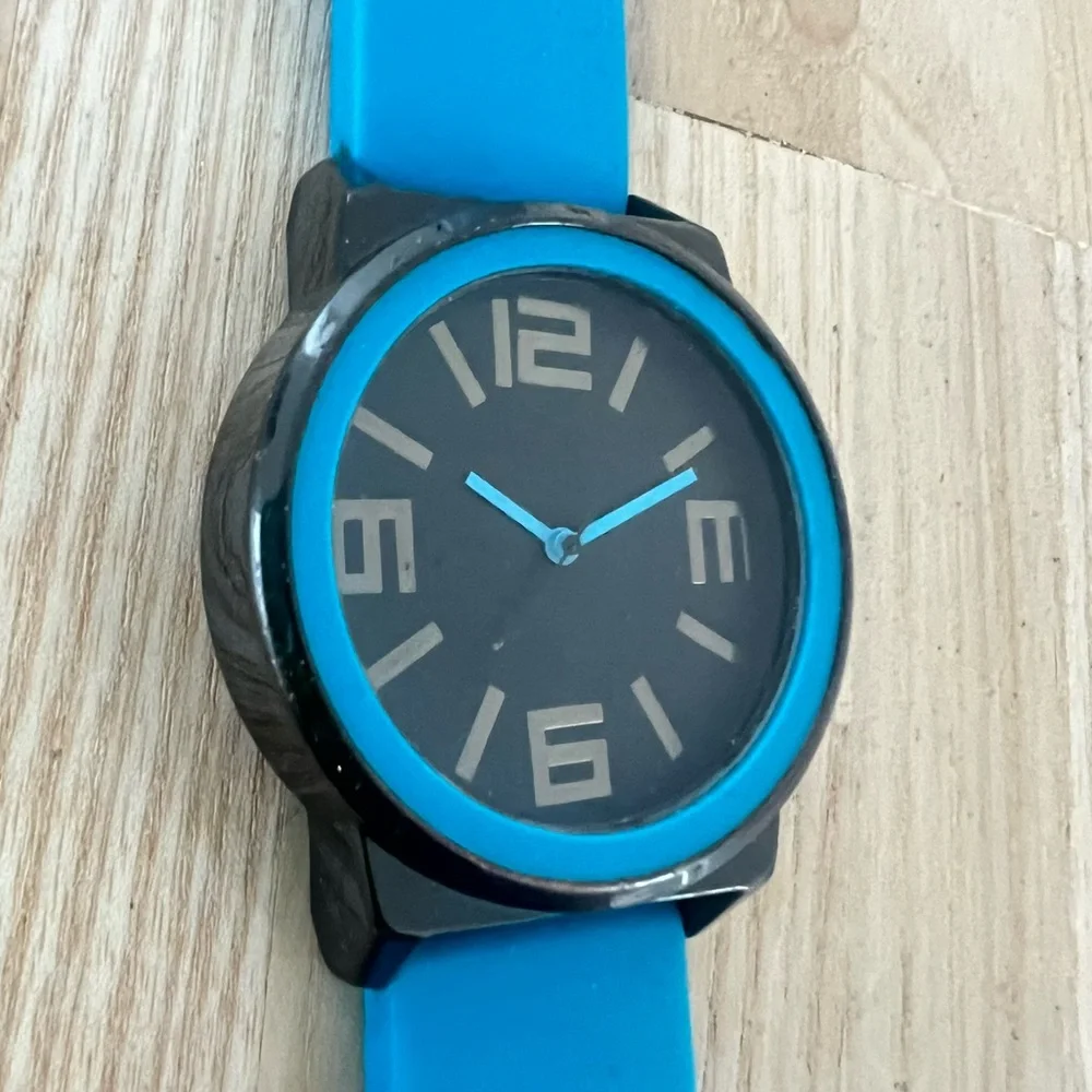 Unbranded blue and black watch NEW BATTERY